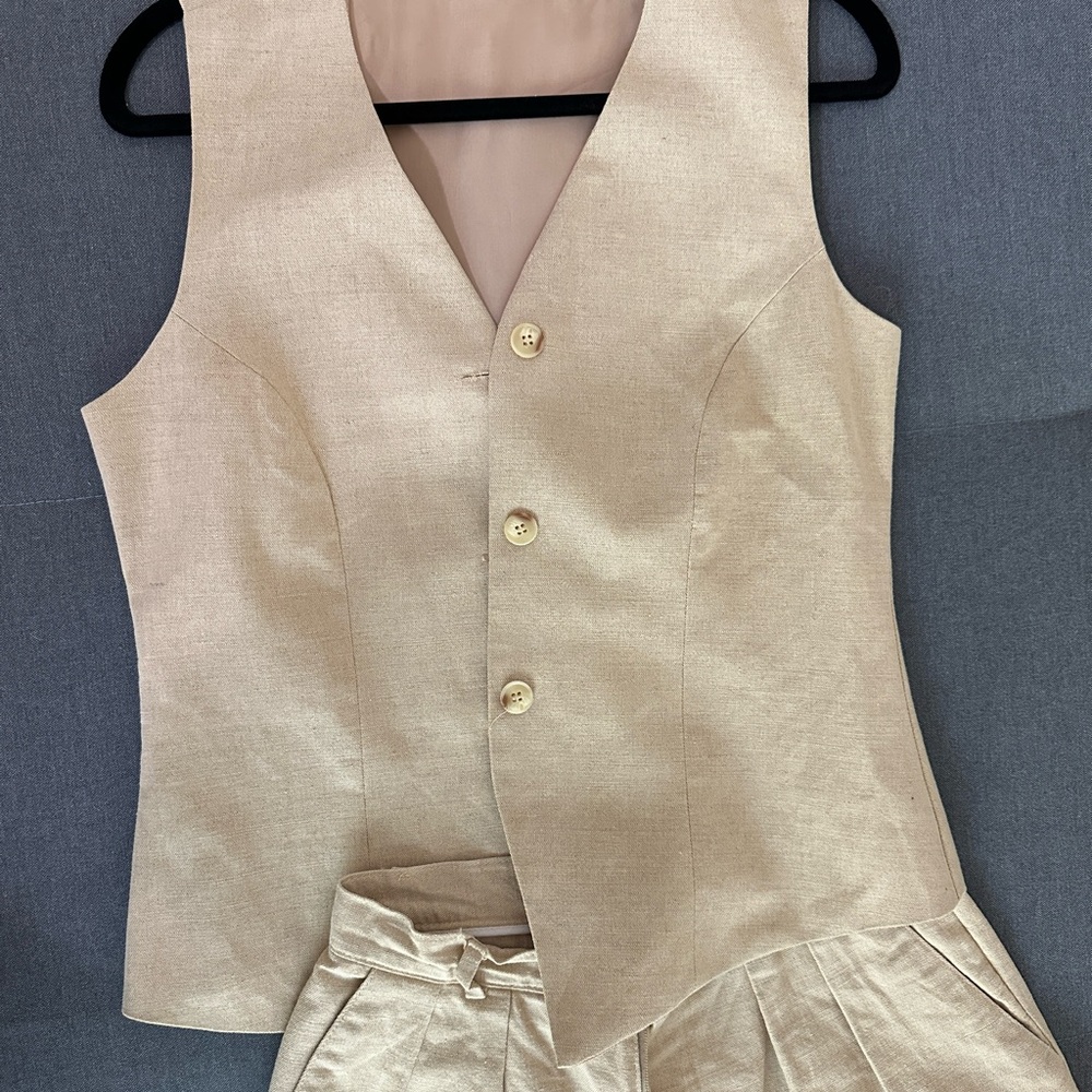 Linen 2 piece Fits like a 6
